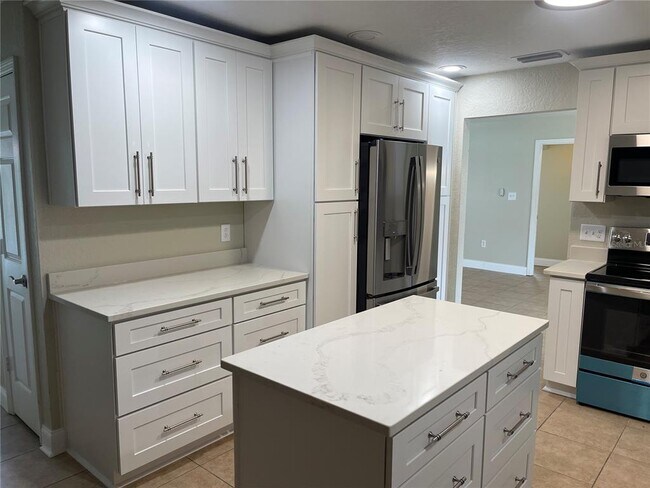 Building Photo - 26720 Hickory Loop