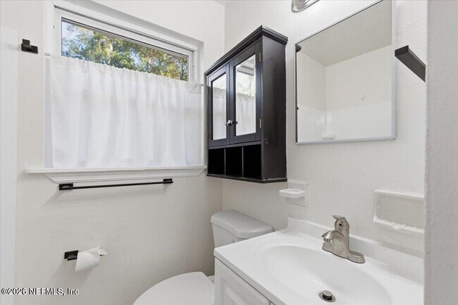 Building Photo - 909 La Marche Dr