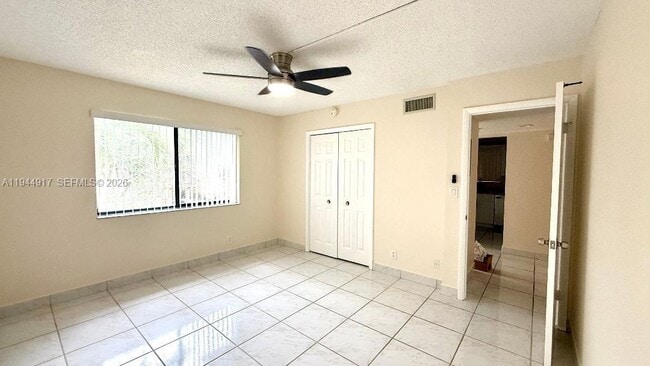 Building Photo - 16168 Laurel Dr