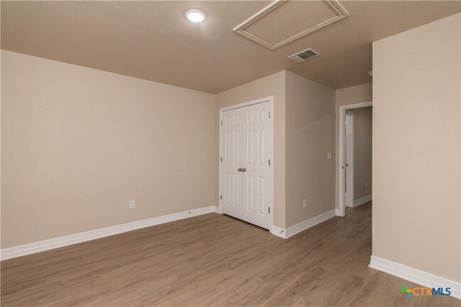 Building Photo - 806 White Meadow Ln