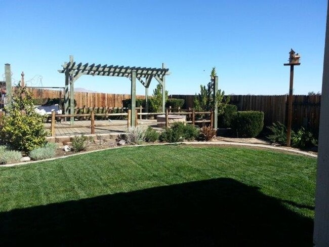 Building Photo - spacious 3 bedroom 2 bath home with beautiful yard, jacuzzi,  indoor laundry room