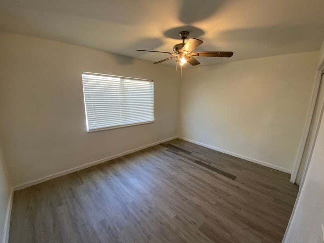 Building Photo - Charming 2 Bedroom, 1 Bathroom with private carport