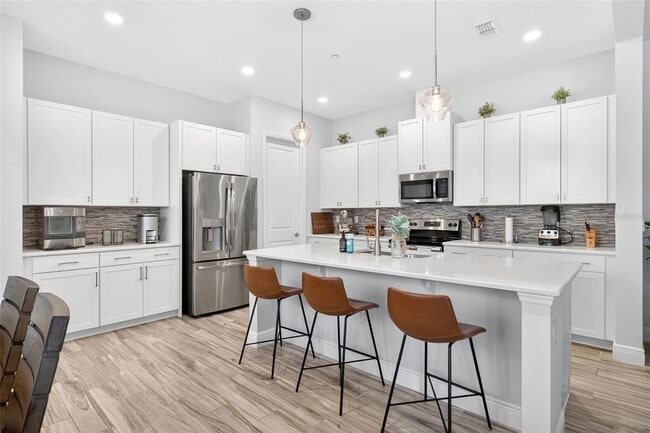 Building Photo - 8809 Laureate Blvd