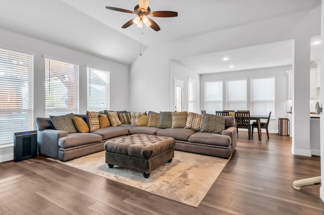 Building Photo - 1208 Sagewood Dr