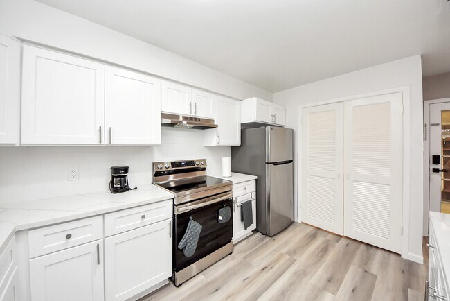 Building Photo - 6710 Biggs Ct