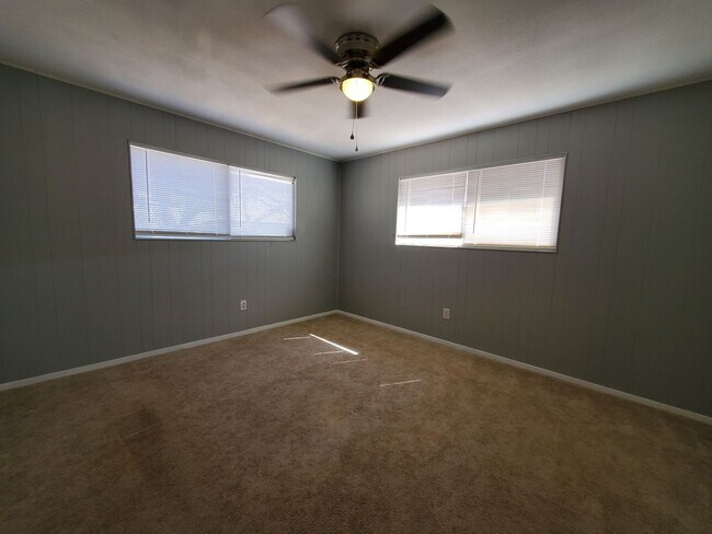 Building Photo - Charming 4 bedroom, 2 bath home AVAILABLE NOW!