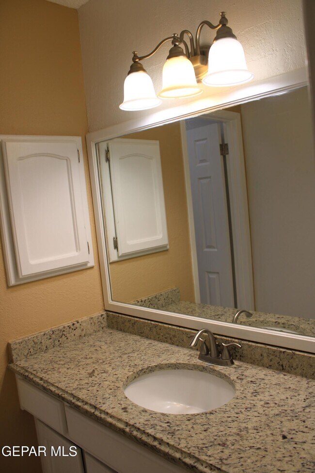 Building Photo - 1743 Lomaland Dr