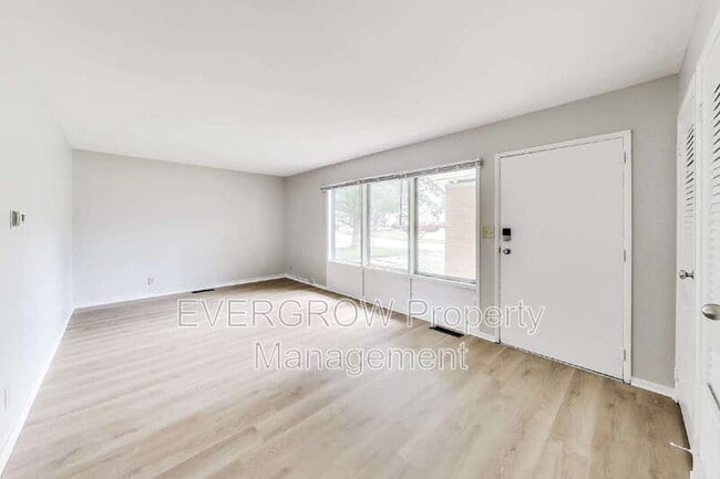 Building Photo - 546 Mooreland Dr