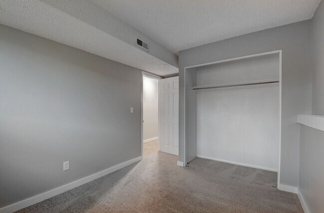 Building Photo - 4 bedroom, 2 bath home with 2 car garage, with mountain views