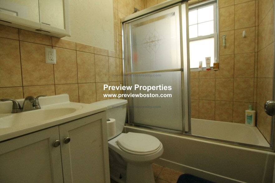 Building Photo - 169 Winchester St