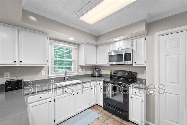 Building Photo - 4457 Eagles Nest Dr