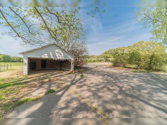 Building Photo - 7680 Jefferson River Rd