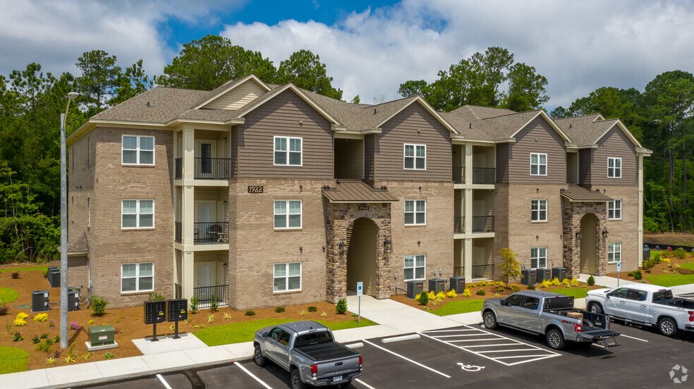 Building Photo - Stonehenge Place