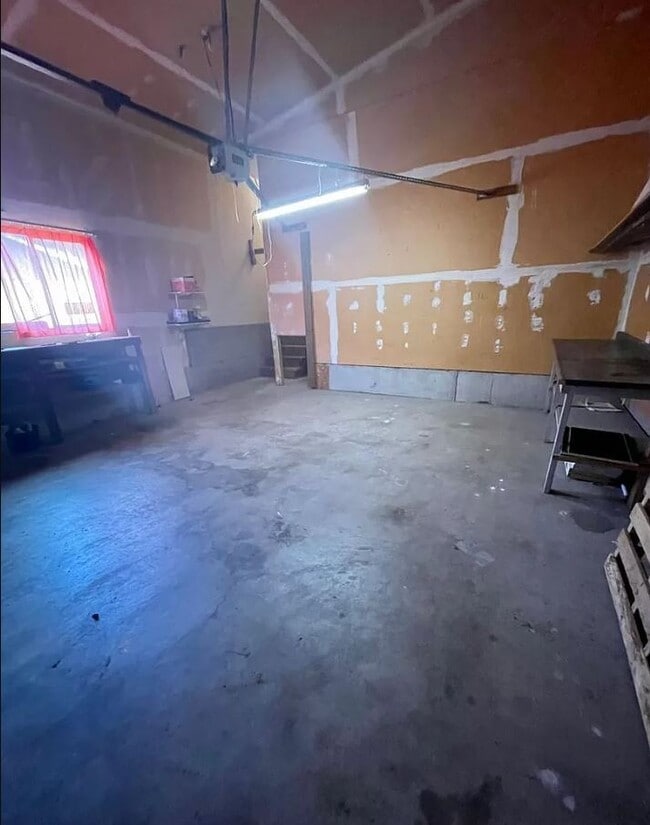 Building Photo - 827 32nd St