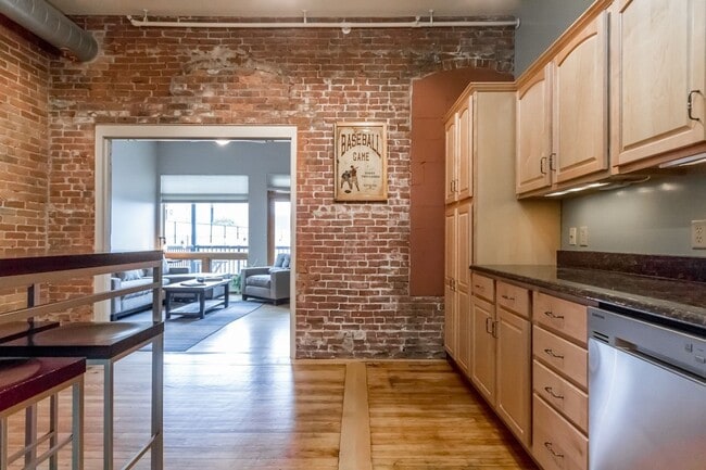Building Photo - ALL UTILITIES INCLUDED - Furnished Downtow...