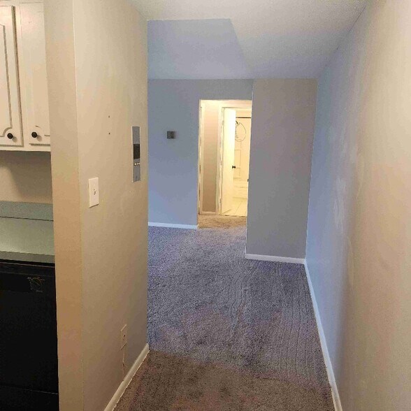 Building Photo - 21921 River Oaks Dr