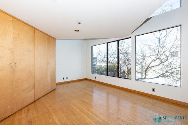 Building Photo - Mission District: Top Floor Loft w/ Roof Deck, Parking & W/D in unit