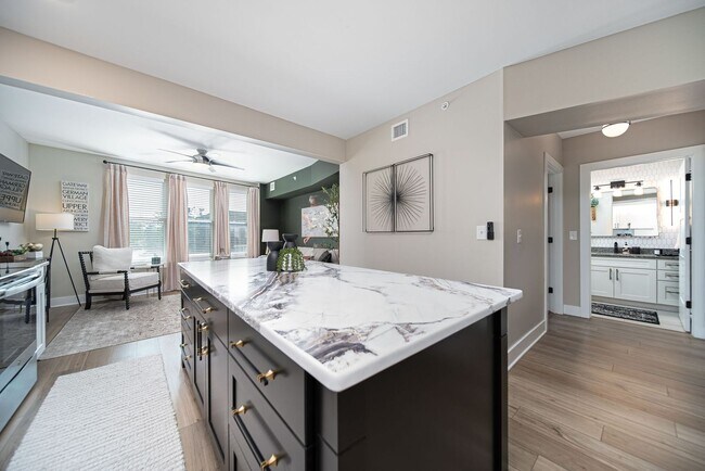 Building Photo - Fully Furnished 1 Bedroom in the heart of Short North!