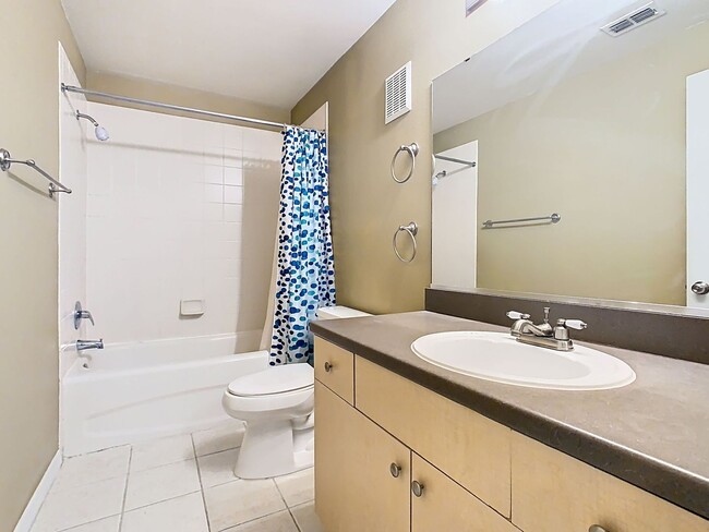 Building Photo - 2 Bedroom 2 Bathroom Townhome is Siena at ...
