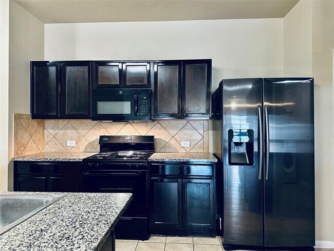 Building Photo - 708 Kaluga Trl