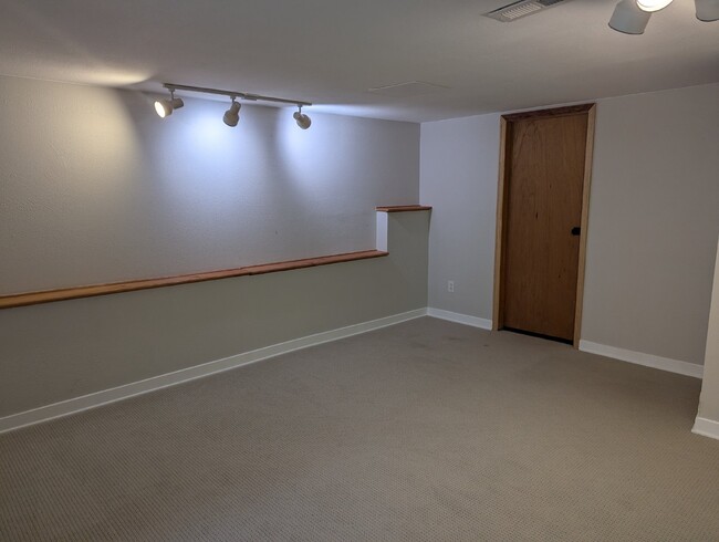 Building Photo - Fully Updated Littleton Home with Mountain...