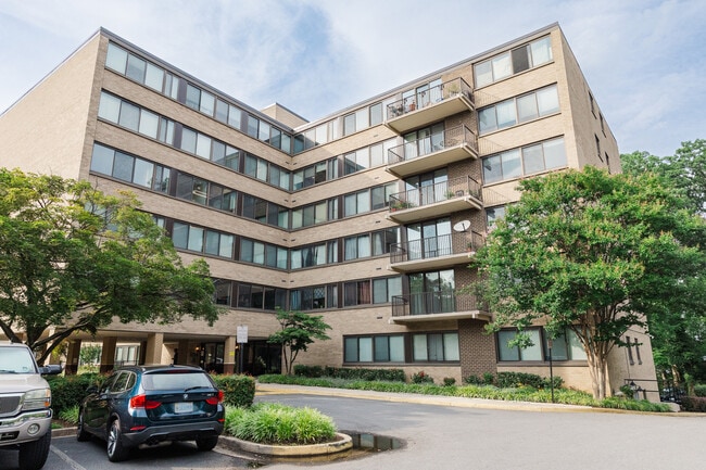 Building Photo - 600 Roosevelt Blvd