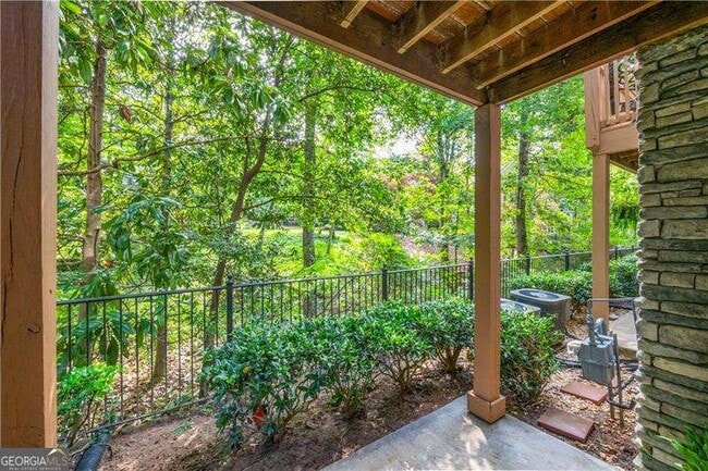 Building Photo - 5510 Glenridge Park NE