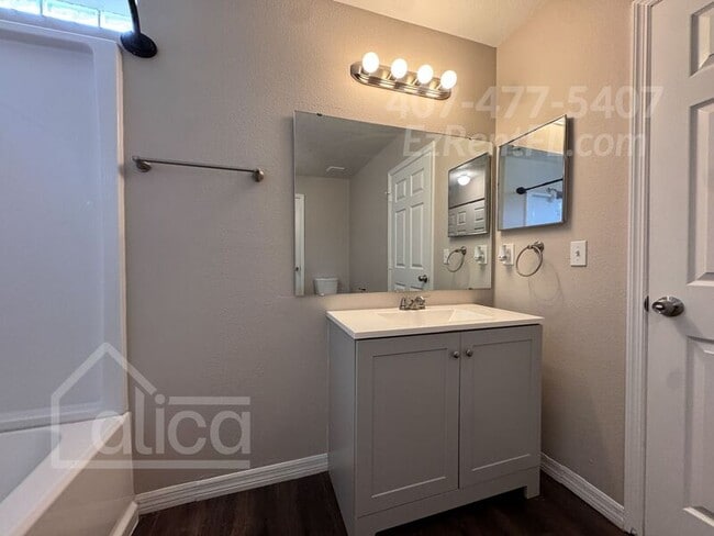 Building Photo - 3756 Dartford Dr