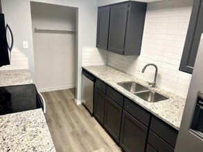 Building Photo - 535 McQueary St