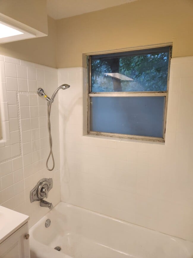 Building Photo - 615 S 1st St