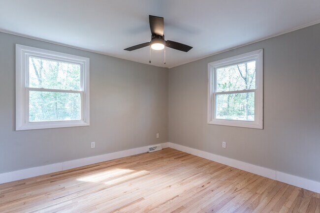 Building Photo - 3 Heather Ln