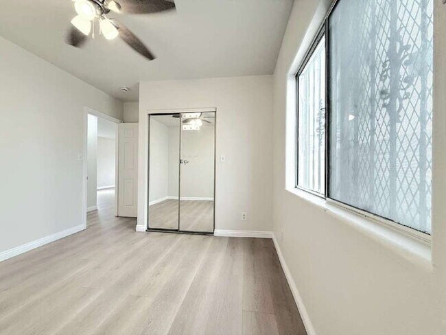 Building Photo - 1323 W 58th St