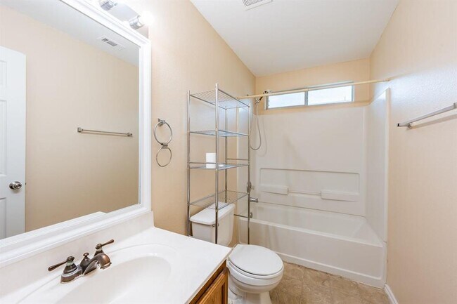 Building Photo - 218 Mossy Rock Dr