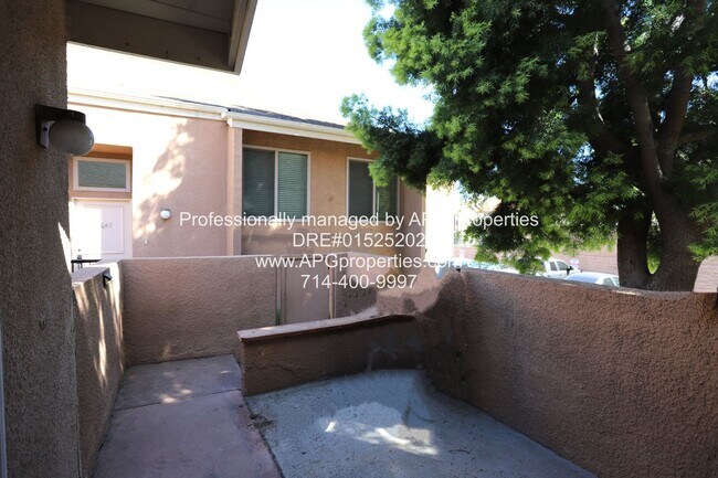Building Photo - 2 Bed + 2 bath split level Condo with a 2 ...