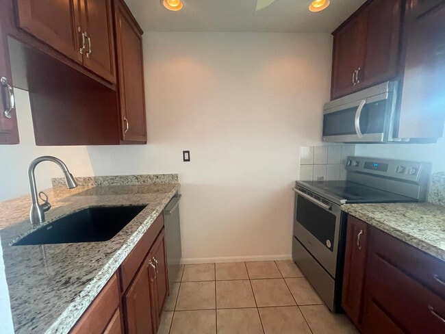 Building Photo - 7436 E Chaparral Rd