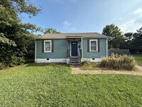 Building Photo - Located in the North Hills area, this sing...