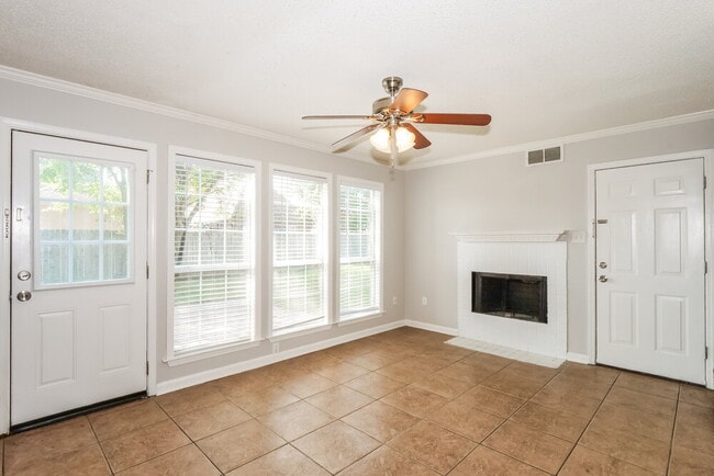 Building Photo - 6671 Hidden Fern Ln E