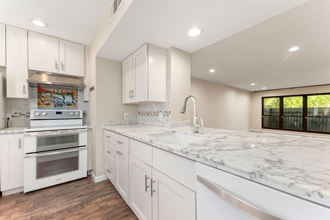 Building Photo - 6453 Bayou Glen Rd