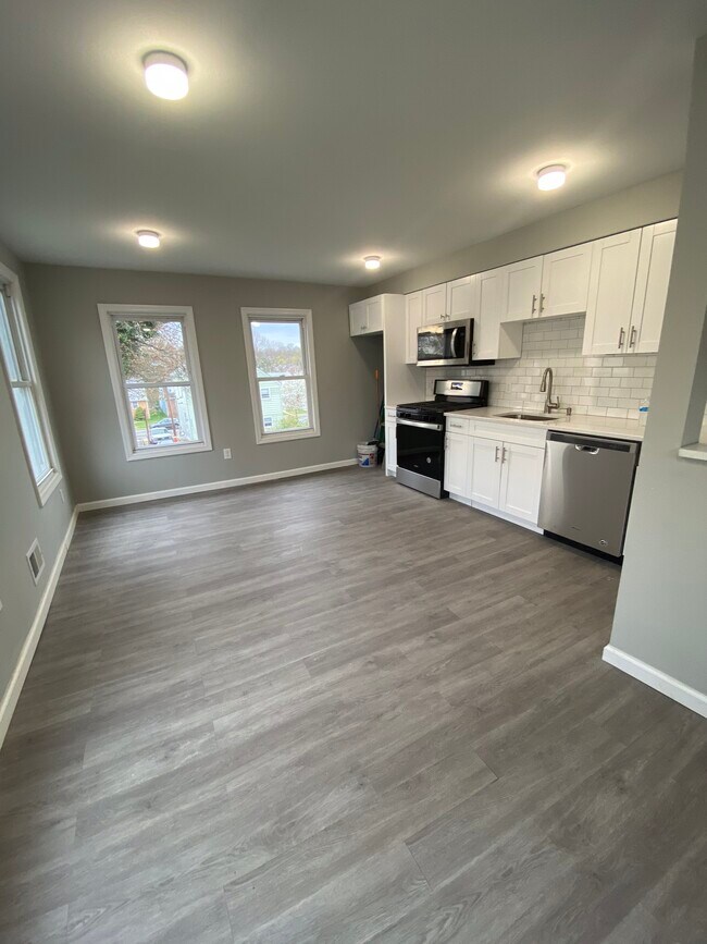 Building Photo - 48 Entwistle Ave