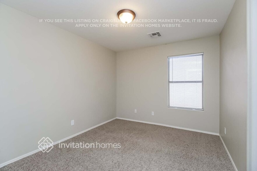 Building Photo - 1715 E Desert Moon Trail