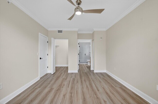 Building Photo - 630 S Sapodilla Ave