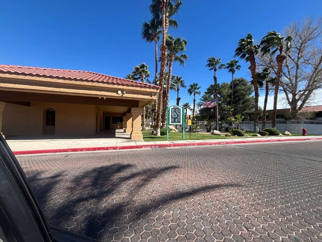 Building Photo - 2 Bed, 2 Bath condo, ground floor unit