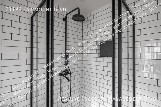 Building Photo - 21199 Fairmount Blvd