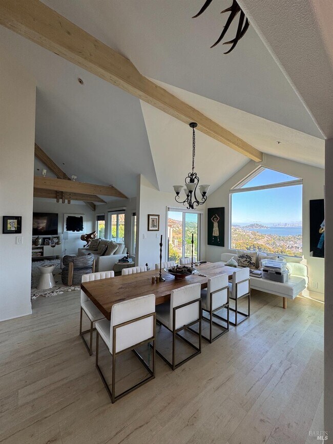 Building Photo - 67 Via Los Altos