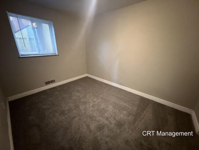 Building Photo - Freshly Updated 3-Bedroom, 1-Bathroom