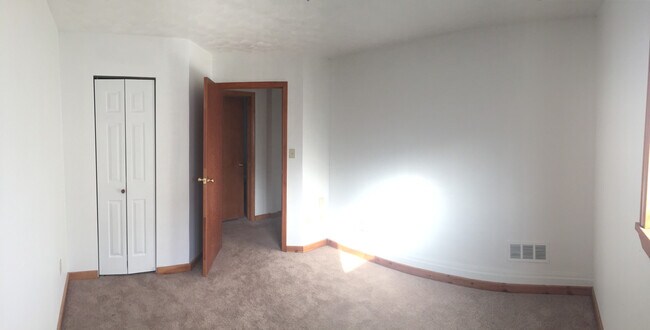 Building Photo - 1000 Evergreen Ave