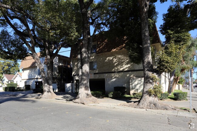 Building Photo - Riverine Apartments