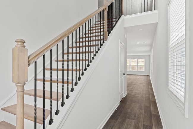 Building Photo - 644 Manitou Cir