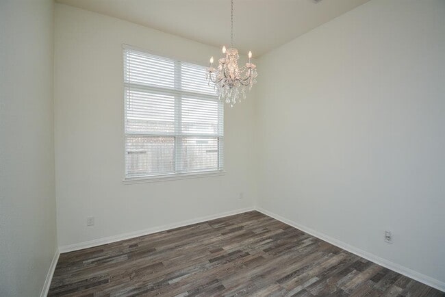 Building Photo - 22211 Weller Oaks Dr