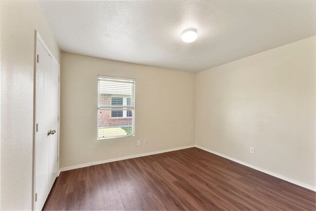 Building Photo - Beautiful 3 bed 2 bath home in Poynter Cro...